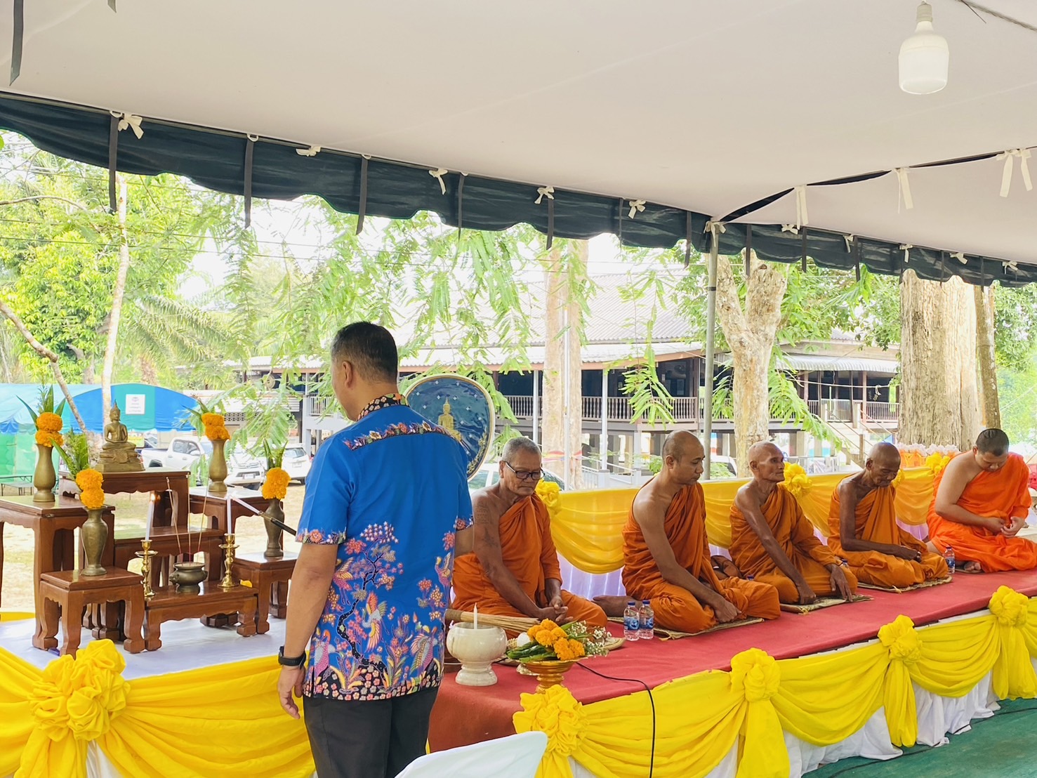 วันศุกร์ที่ 8 มีนาคม 2567 เวลา 09.00 น. นายอภิชาติ สวัสดี นายกเทศมนตรีตำบลเคียนซา พร้อมด้วยคณะผู้บริหาร สมาชิกสภาเทศบาล พนักงานเทศบาลตำบลเคียนซาเข้าร่วมพิธีบวชต้นจันทน์กะพ้อ 
📌 โดยนายสันติ บุญรอด นายอำเภอเคียนซา เป็นประธานในพิธี ร่วมกับ หน่วยงานราชการต่างๆ กำนันผู้ใหญ่บ้าน ประชาชนในพื้นที่เขตเทศบาลตำบลเคียนซา เนื่องในเทศกาลจันทน์กะพ้อบานที่เคียนซา สุราษฎร์ธานี ประจำปี 2567 ระหว่างวันที่ 8-9 มีนาคม 2567ณ ริมเขื่อนท่าน้ำวัดเพ็งประดิษฐาราม