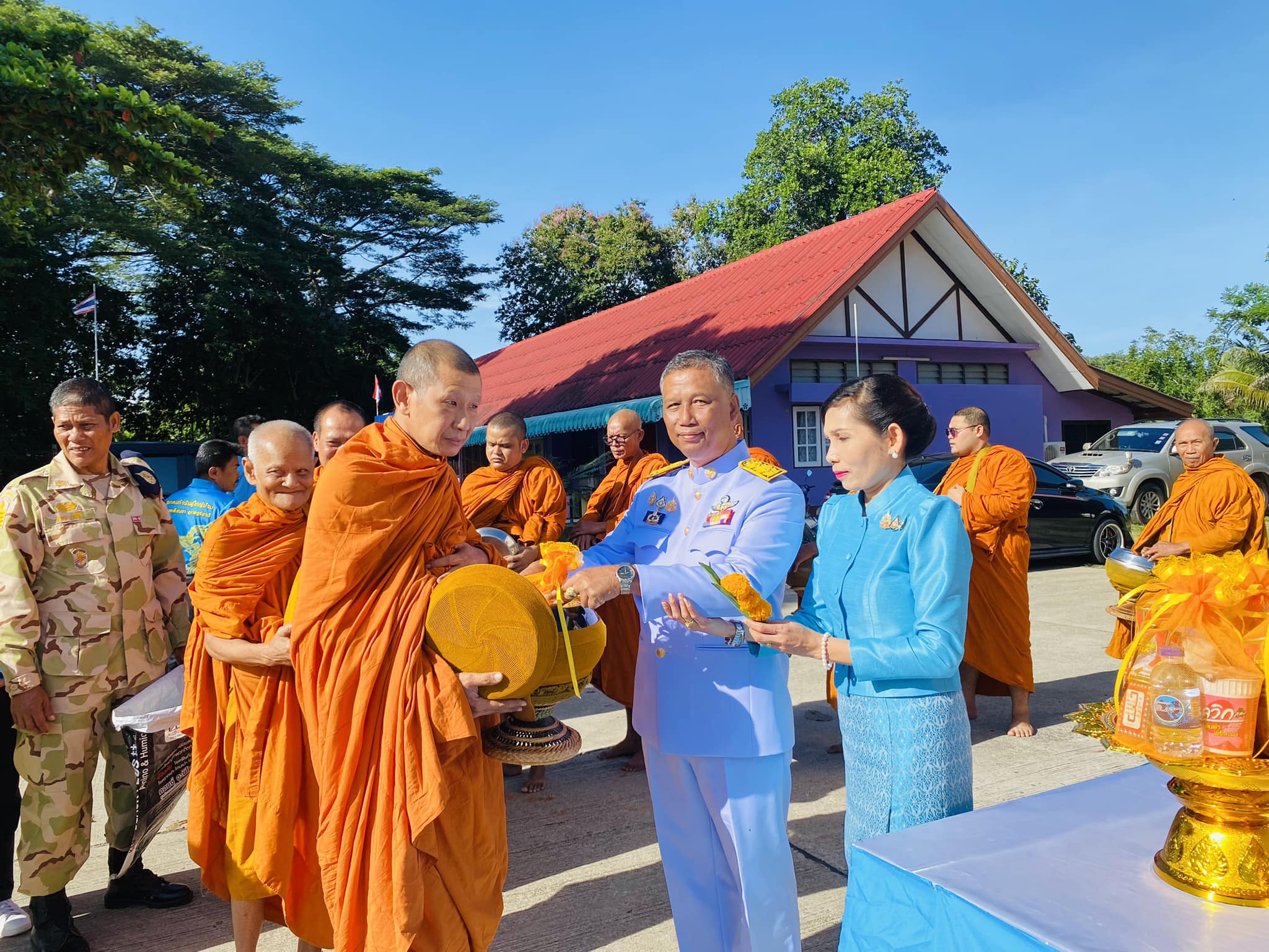วันจันทร์ที่ 12 สิงหาคม 2567 นายอภิชาติ สวัสดี นายกเทศมนตรีตำบลเคียนซา พร้อมด้วยคณะผู้บริหาร พนักงาน พนักงานจ้างเทศบาลตำบลเคียนซา เข้าร่วมกิจกรรมเฉลิมพระเกียรติสมเด็จพระนางเจ้าสิริกิติ์ พระบรมราชินีนาถ พระบรมราชชนนีพันปีหลวง เนื่องในโอกาสมหามงคลเฉลิมพระชนมพรรษา  12 สิงหาคม 2567 ณ ศาลาประชาคมอำเภอเคียนซา จังหวัดสุราษฎร์ธานี
เวลา 07.30 น.พิธีเจริญพระพุทธมนต์และพิธีทำบุญตักบาตรถวายพระราชกุศล พระสงฆ์ จำนวน 10 รูป
เวลา 18.00 น.พิธีถวายเครื่องราชสักการะและวางพานพุ่ม
เวลา 19.19 น.พิธีจุดเทียนถวายพระพรชัยมงคล
โดยนายสันติ บุญรอด นายอำเภอเคียนซา เป็นประธานในพิธี
