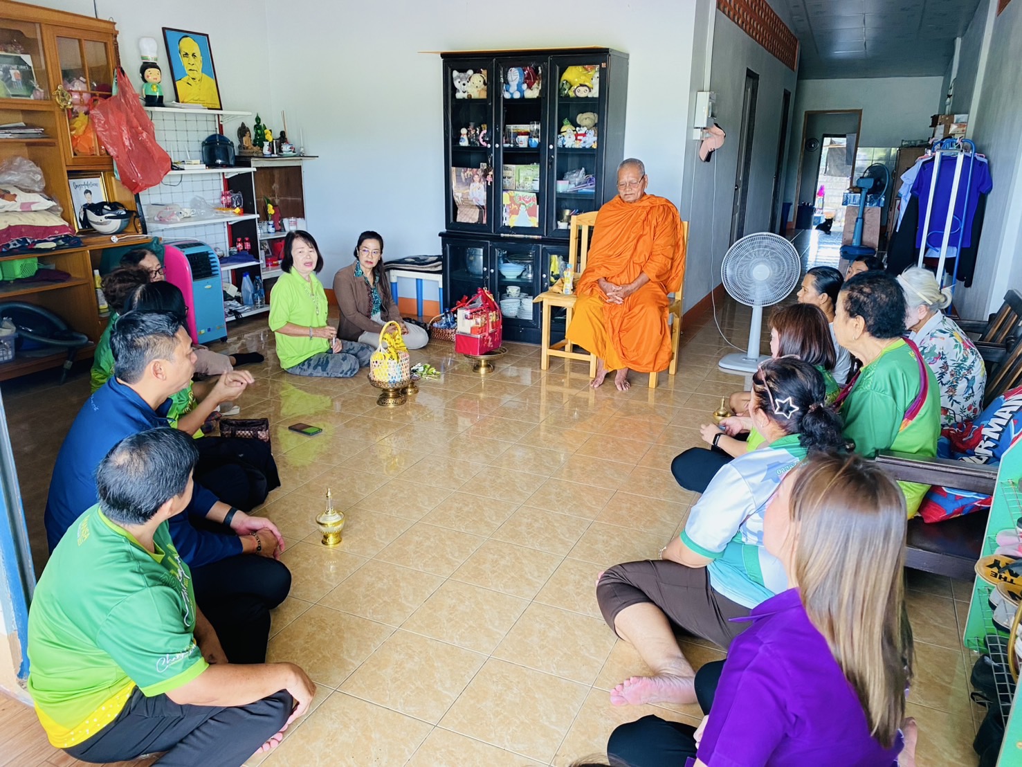 วันพุธที่ 11 ธันวาคม 2567 เวลา 13.00 น. คณะกรรมการชุมชนกะพ้อจันทน์  จัดโครงการผู้สูงวัยสุขใจด้วยวิถีธรรมสู่การดำเนินชีวิตที่ดี ในเขตชุมชนกะพ้อจันทน์  จำนวน 2 ครอบครัว โดยมีนายอภิชาติ สวัสดี นายกเทศมนตรีตำบลเคียนซา พร้อมด้วย หัวหน้าสำนักปลัดเทศบาล และเจ้าหน้าที่ที่เกี่ยวข้องเข้าร่วมโครงการ
