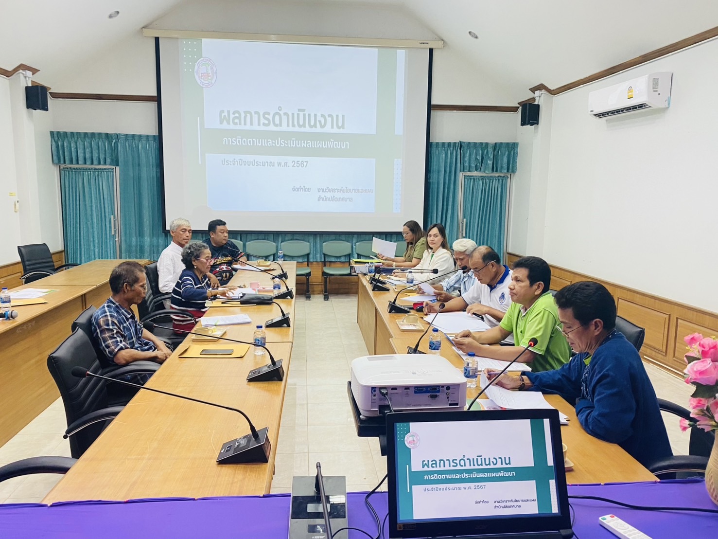 วันพุธที่ 18 ธันวาคม 2567 เวลา 13:30 น. นายจรัล กมลจิตรุ่งเรือง ประธานคณะกรรมการติดตามและประเมินผลแผนพัฒนา เป็นประธานเปิดการประชุมคณะกรรมการติดตามและประเมินผลแผนพัฒนาท้องถิ่น (พ.ศ.2566-2570) ประจำปีงบประมาณ พ.ศ. 2567 เพื่อให้ผู้บริหารท้องถิ่นเสนอต่อสภาท้องถิ่นและคณะกรรมการพัฒนาท้องถิ่นพร้อมทั้งประกาศผลการติดตามและประเมินผลแผนพัฒนาท้องถิ่นให้ประชาชนในท้องถิ่นทราบในที่เปิดเผยภายใน 15 วันนับตั้งแต่วันรายงานผลและเสนอความเห็นดังกล่าว และต้องปิดประกาศไว้เป็นระยะระยะเวลาไม่น้อยกว่า 30 วัน โดยอย่างน้อยปีละหนึ่งครั้งภายในเดือนธันวาคมของทุกปี ณ ห้องประชุมจันทน์กะพ้อเทศบาลตำบลเคียนซา