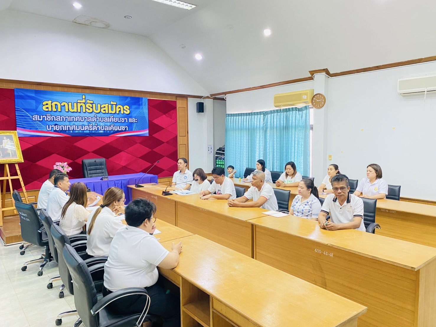 วันอังคารที่ 22 เมษายน 2568 เวลา 10.00 น. นายวีรวัฒน์ เมืองน้อย ปลัดเทศบาล ปฏิบัติหน้าที่นายกเทศมนตรีตำบลเคียนซา พร้อมด้วย นายสุวิทย์ จีนพัฒน์ รองปลัดเทศบาลฯ ผู้อำนวยการ/กอง หัวหน้าฝ่าย ข้าราชการ และพนักงานเทศบาลตำบลเคียนซา ร่วมประกาศเจตนารมณ์นโยบายไม่รับของขวัญของกำนันทุกชนิด NO GIFT POLICY พร้อมใจไม่รับของขวัญของกำนันทุกชนิด รวมถึงผลประโยชน์อันใดจากการปฏิบัติหน้าที่ซึ่งจะส่งผลให้เกิดการป้องกันการทุจริตและประพฤติมิชอบทั้งในปัจจุบันและอนาคต ณ ห้องประชุมจันทน์กะพ้อ เทศบาลตำบลเคียนซา