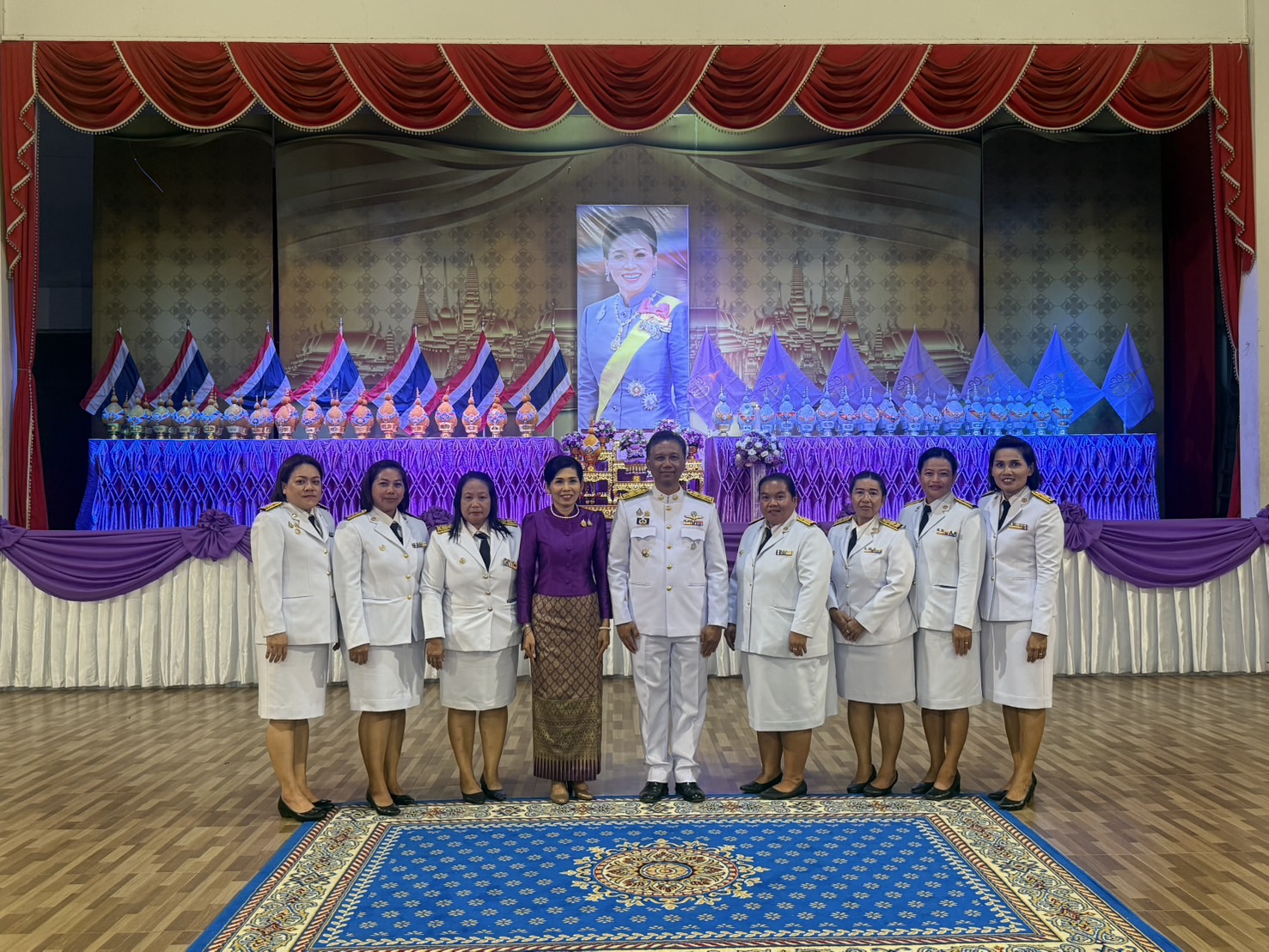 วันอังคารที่ 3 มิถุนายน 2568 เวลา 17.30 น.นายวีรวัฒน์ เมืองน้อย ปลัดเทศบาล ปฏิบัติหน้าที่นายกเทศมนตรีตำบลเคียนซา มอบหมายให้ ครูศูนย์พัฒนาเด็กเล็ก เทศบาลตำบลเคียนซา พนักงานเทศบาล และพนักงานจ้างเทศบาลตำบลเคียนซา เข้าร่วมพิธีถวายเครื่องราชสักการะวางพุ่ม และพิธีถวายพระพรชัยมงคล เนื่องในโอกาสเฉลิมพระชนมพรรษา สมเด็จพระนางเจ้าสุทิดา พัชรสุธาพิมลลักษณ พระบรมราชินี  
ณ ศาลาประชาคมอำเภอเคียนซา