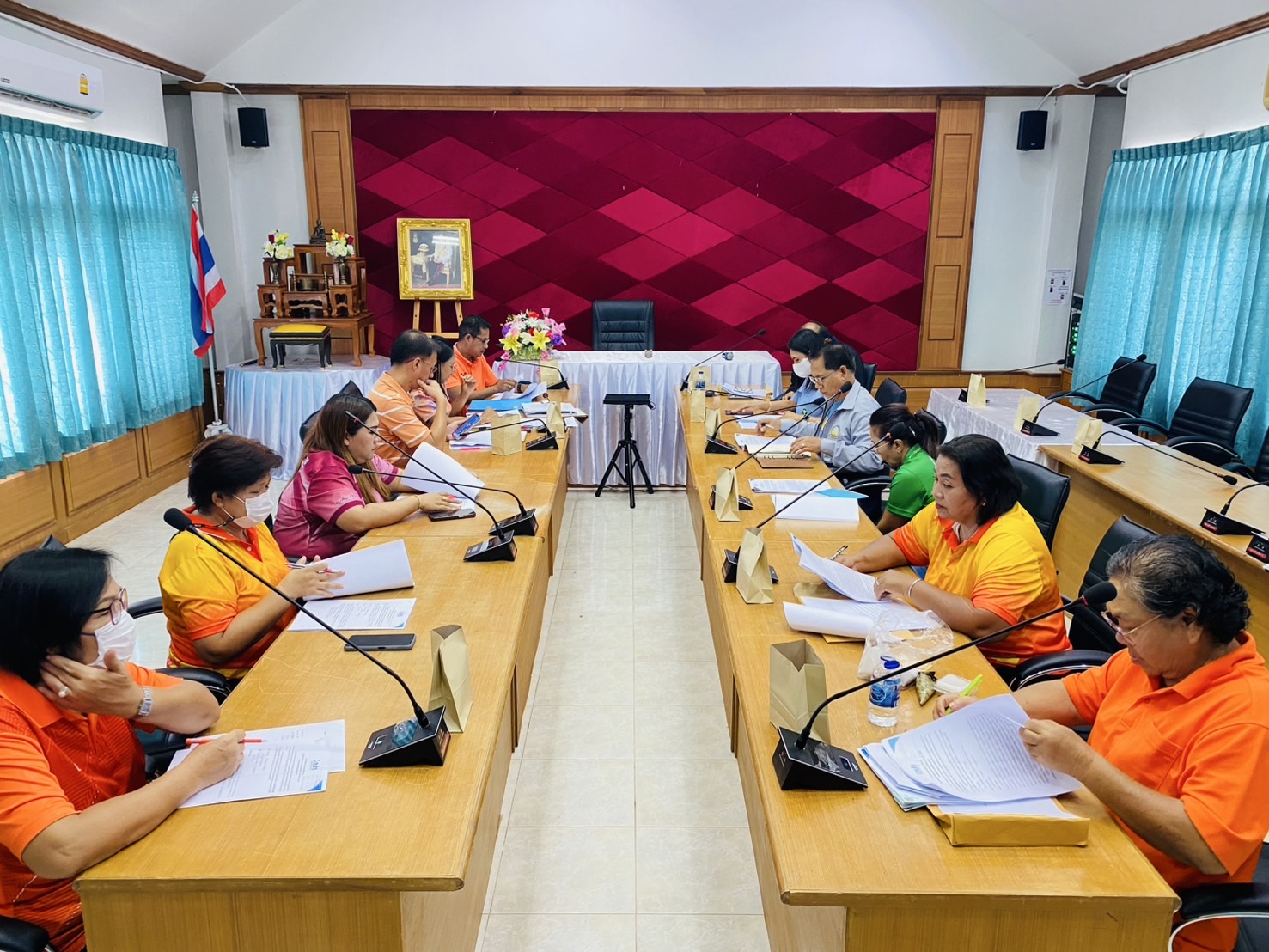 วันพฤหัสบดี ที่ 17 กรกฎาคม 2568 เวลา 09.00 น.  เทศบาลตำบลเคียนซาโดย นายสุวิทย์ จีนพัฒน์ รองปลัดเทศบาล เป็นประธานอนุกรรมการเปิดการประชุมคณะอนุกรรมการกองทุนหลักประกันสุขภาพเทศบาลตำบลเคียนซา ครั้งที่ 1/ 2568 ณห้องประชุมเทศบาลตำบลเคียนซา
เพื่อพิจารณากลั่นกรองแผนงาน/โครงการที่เสนอขอรับการสนับสนุนงบประมาณประจำปี 2568 เพื่อให้ประชาชนได้ประโยชน์จากโครงการและสามารถเข้าถึงบริการสาธารณสุขได้อย่างทั่วถึง