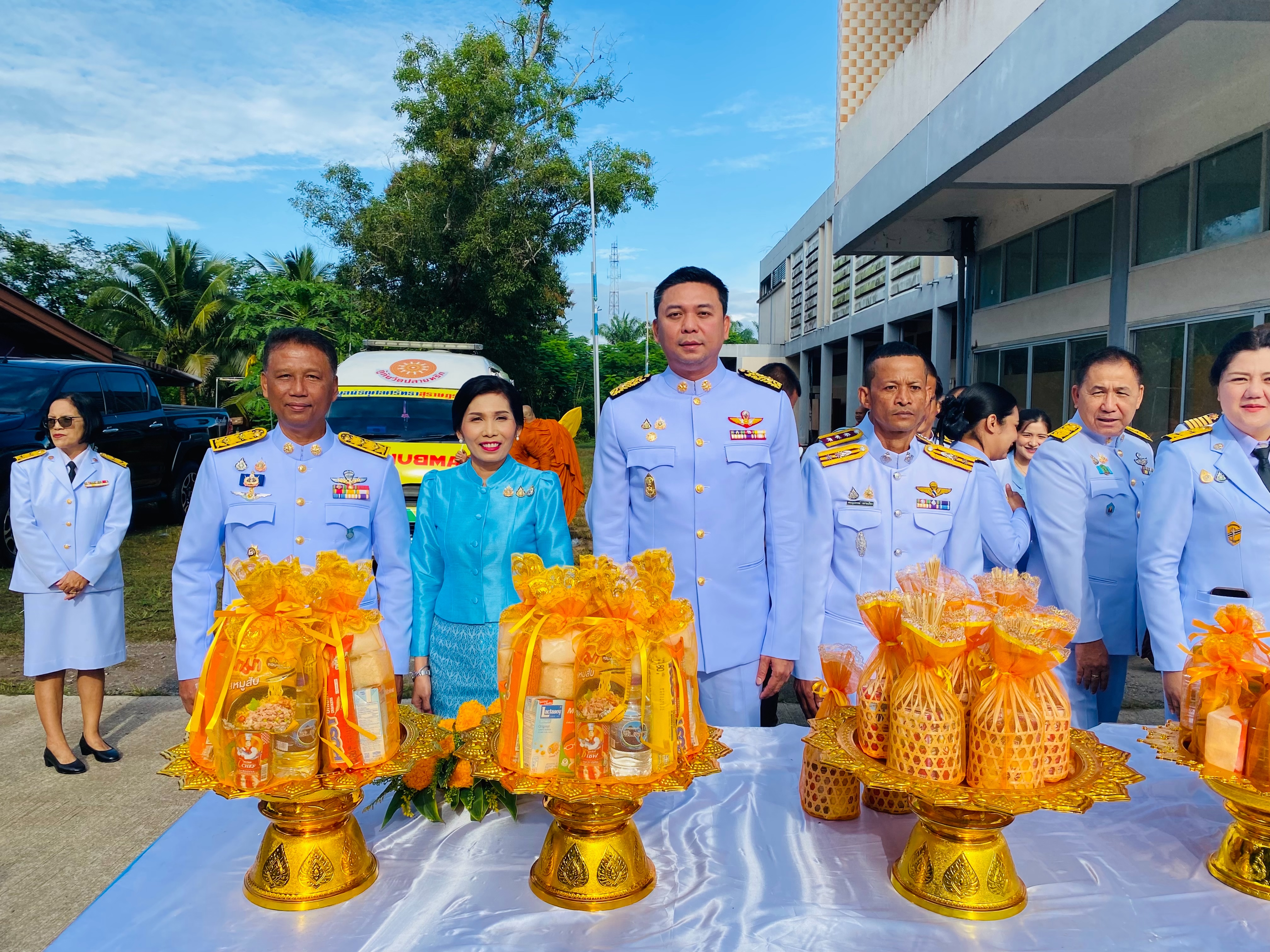 วันอังคารที่ 12 สิงหาคม 2568 นายอภิชาติ สวัสดี นายกเทศมนตรีตำบลเคียนซา พร้อมด้วย พนักงานเทศบาล พนักงานจ้างเทศบาลตำบลเคียนซา เข้าร่วมกิจกรรมเฉลิมพระเกียรติสมเด็จพระนางเจ้าสิริกิติ์ พระบรมราชินีนาถ พระบรมราชชนนีพันปีหลวง เนื่องในโอกาสมหามงคลเฉลิมพระชนมพรรษา  12 สิงหาคม 2568 ณ ศาลาประชาคมอำเภอเคียนซา จังหวัดสุราษฎร์ธานี
เวลา 07.30 น.พิธีเจริญพระพุทธมนต์และพิธีทำบุญตักบาตรถวายพระราชกุศล
โดยนายสันติ บุญรอด นายอำเภอเคียนซา เป็นประธานในพิธี