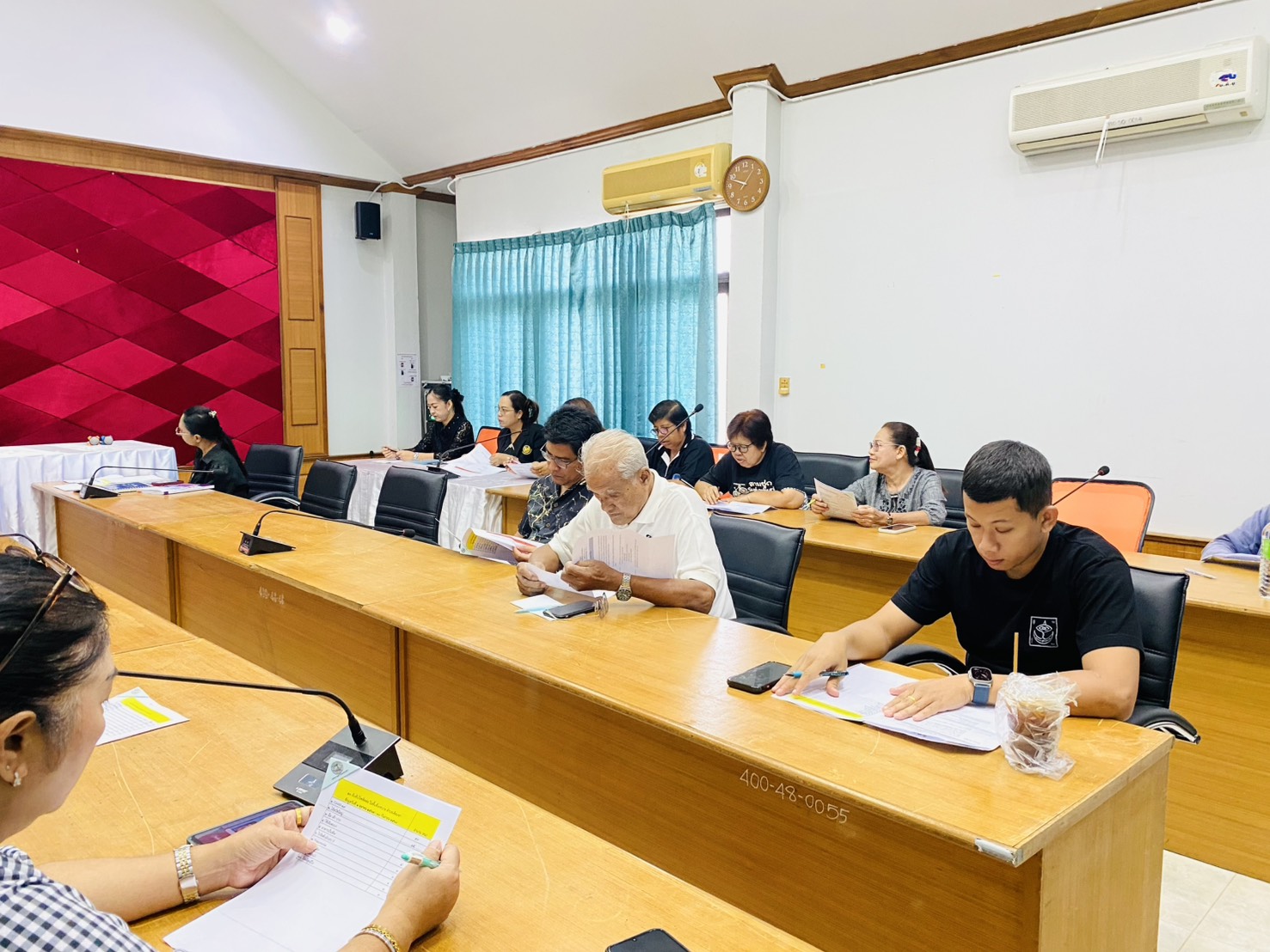 วันอังคารที่ 18 พฤศจิกายน 2568 เวลา 10.00 น. นางปิยวรรณ กระสันต์ รองนายกเทศมนตรีตำบลเคียนซา เป็นประธานในการประชุมจัดทำแผนสุขภาพชุมชนกองทุนหลักประกันสุขภาพในระดับท้องถิ่นหรือพื้นที่เทศบาลตำบลเคียนซา เพื่อกำหนดทิศทางการดำเนินงานกองทุนหลักประกันสุขภาพท้องถิ่นและเป็นแนวทางแก้ไขปัญหาในพื้นที่ตลอดจนการใช้งบประมาณของกองทุนอย่างมีประสิทธิภาพ
ณ ห้องประชุมจันทน์พ้อเทศบาลตำบลเคียนซา ชั้น2