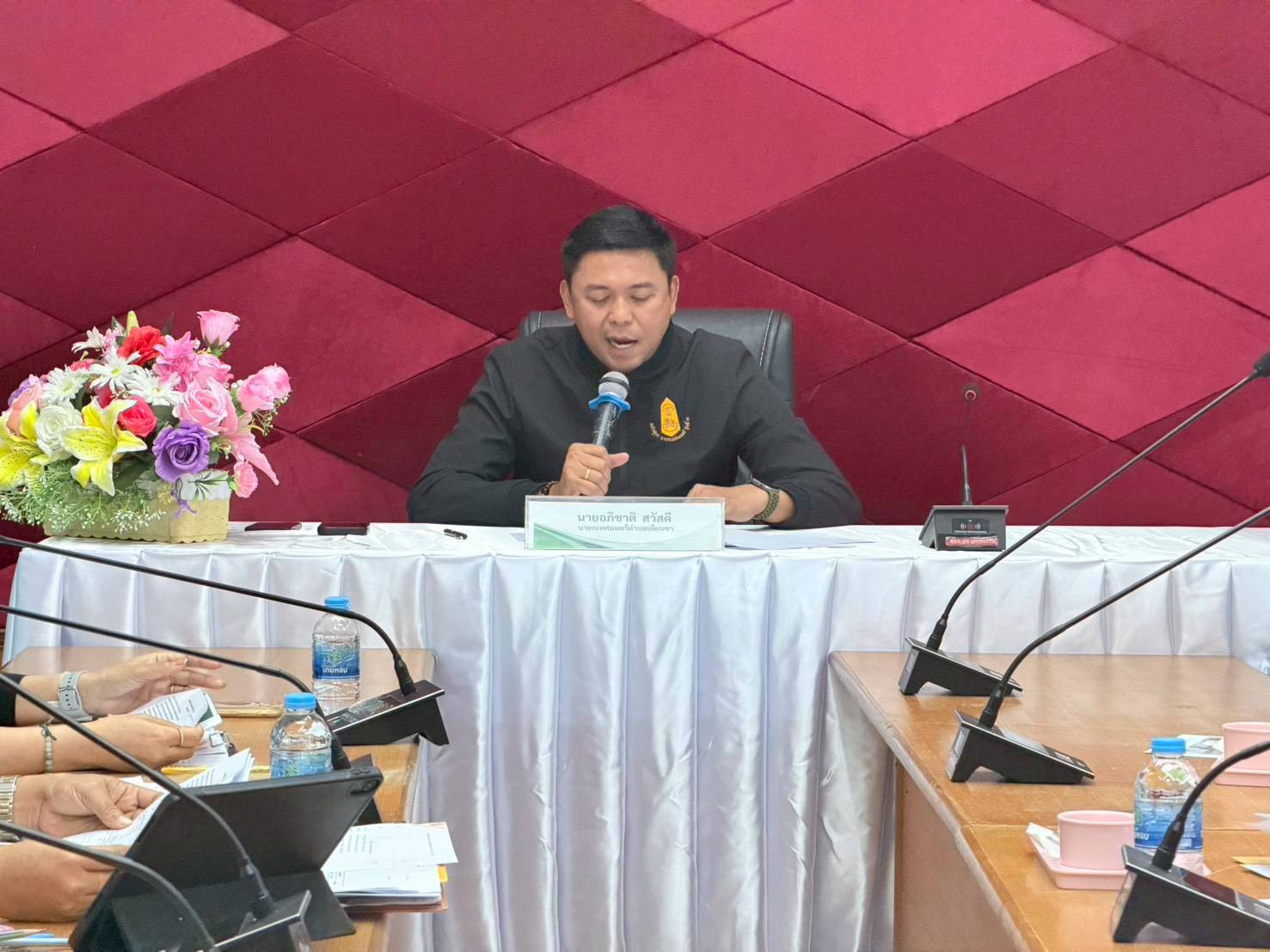 นายอภิชาติ สวัสดี นายกเทศมนตรีตำบลเคียนซา เป็นประธานในการประชุมคณะกรรมการพัฒนาท้องถิ่นเทศบาลตำบลเคียนซา