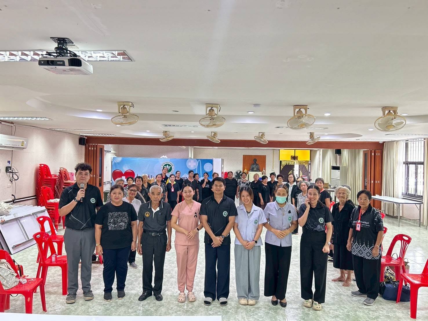 กิจกรรม "โรงเรียนผู้สูงอายุแก่นจันทน์กะพ้อ" ซึ่งจัดขึ้นร่วมกับโรงพยาบาลเคียนซา