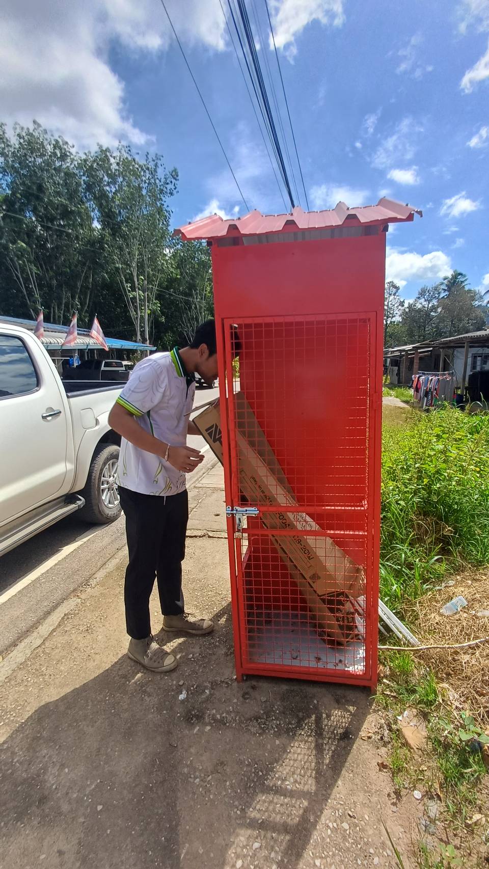 กองสาธารณสุขและสิ่งแวดล้อม เทศบาลตำบลเคียนซา ดำเนินการเก็บหลอดไฟ ถ่านไฟฉาย แบตเตอรี่เก่า ภาชนะที่มีสารเคมีปนเปื้อน ภายในชุมชนในบ้านร่วมใจ และชุมชนกะพ้อจันทน์